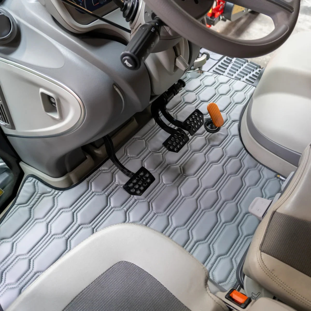 CabMat for Deutz-Fahr 8 TTV – full cab view